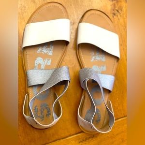 Sorel sandals size 10, excellent condition. Worn 3 times.